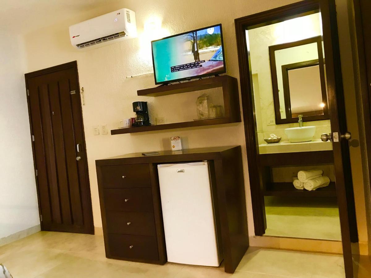 Hotel Playa La Media Luna Исла Мухерес Екстериор снимка